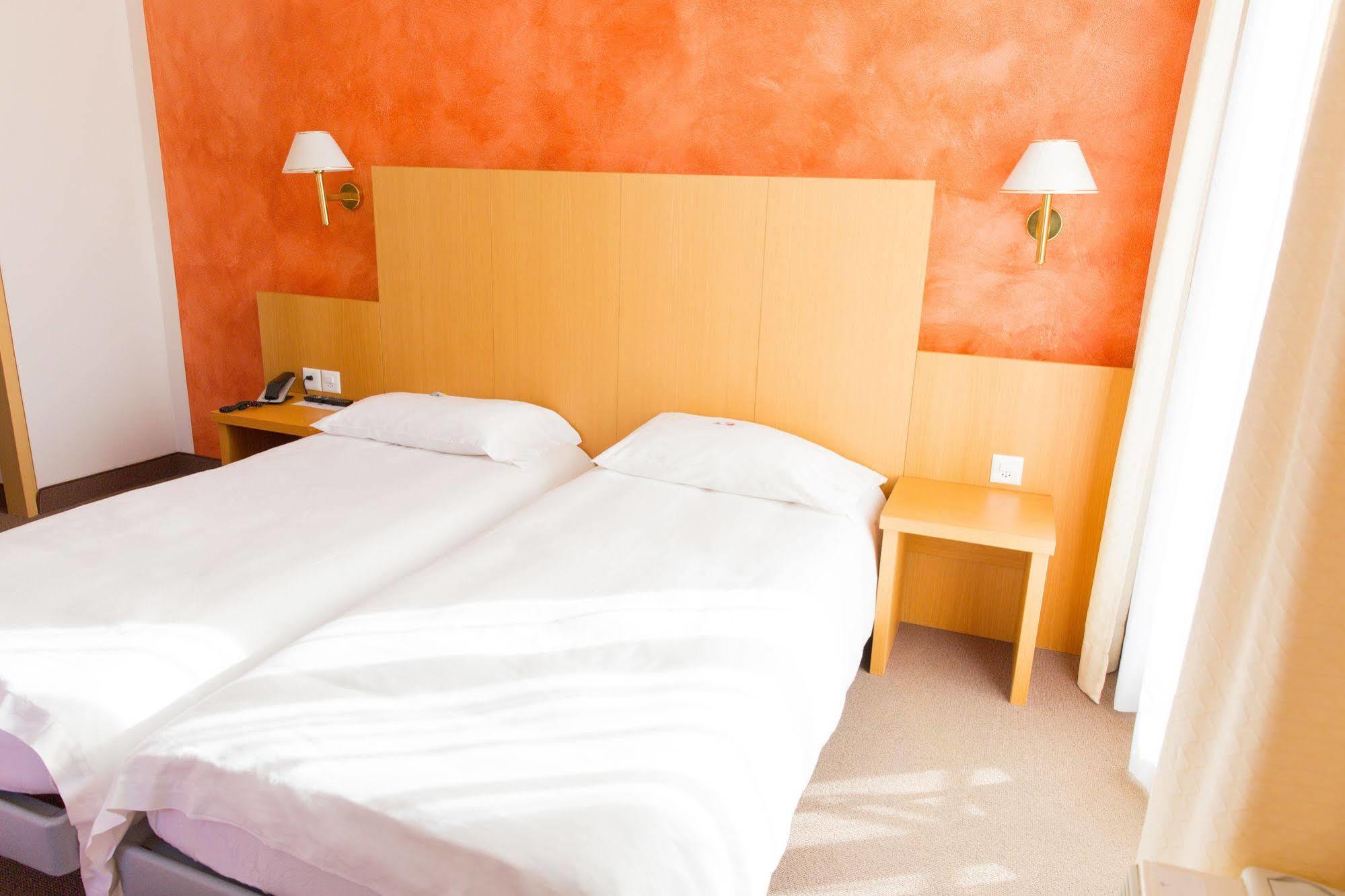 Du Hotel Locarno